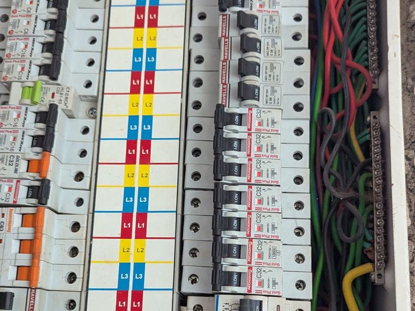 Rozdzielnica elektryczna przygotowana do pomiarów okresowych, Wrocław